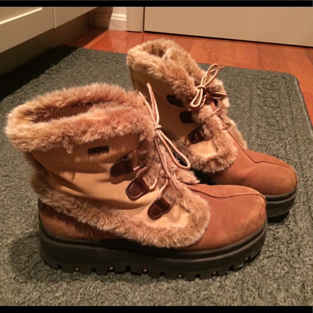 Sketchers winter boot.